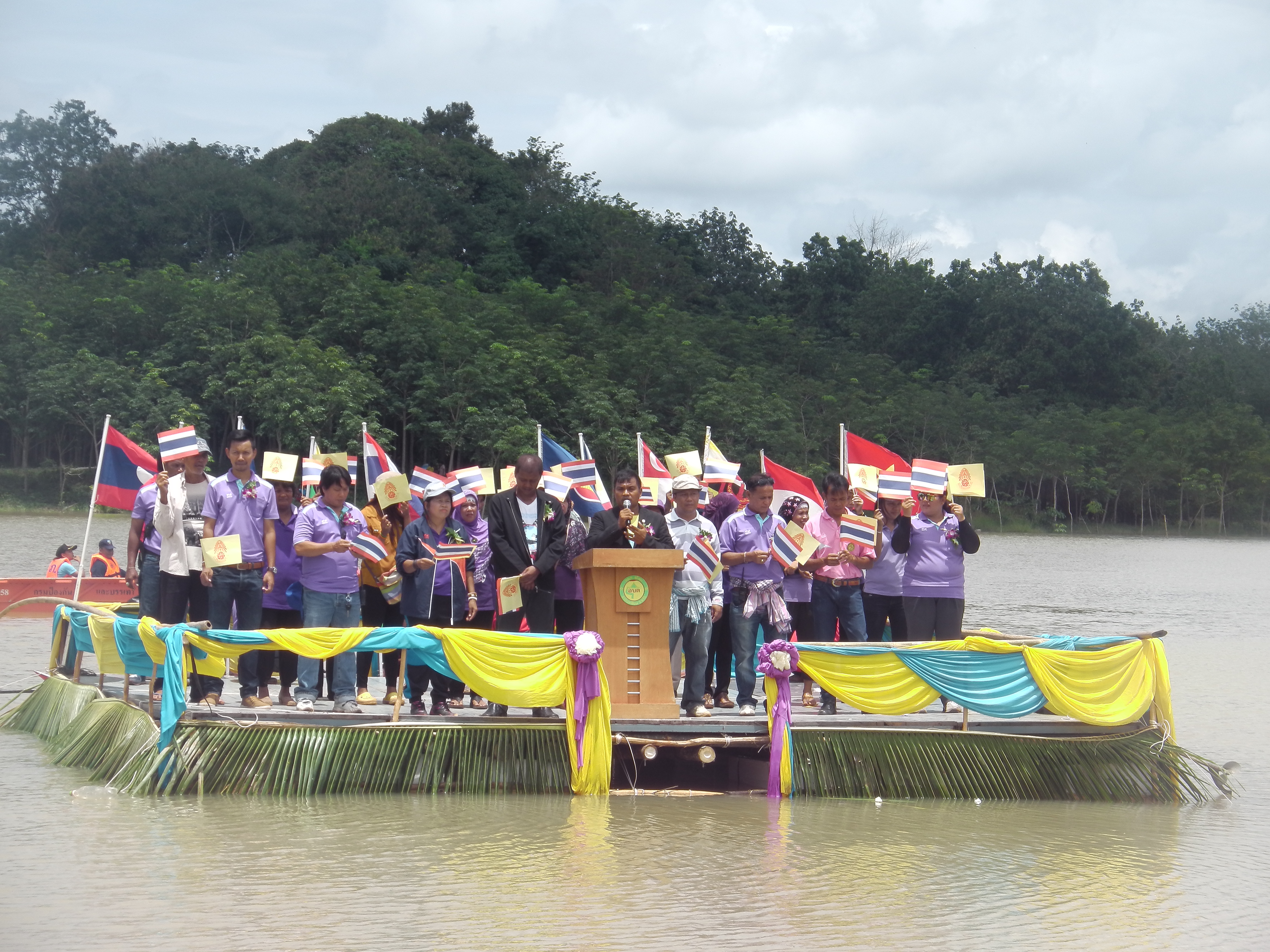 โครงการแข่งขันเรือพลีส